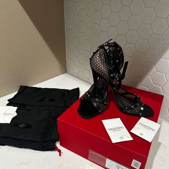 Valentino Garavani Sandals 39 1/2 or 9.5 - Picture 6 of 7